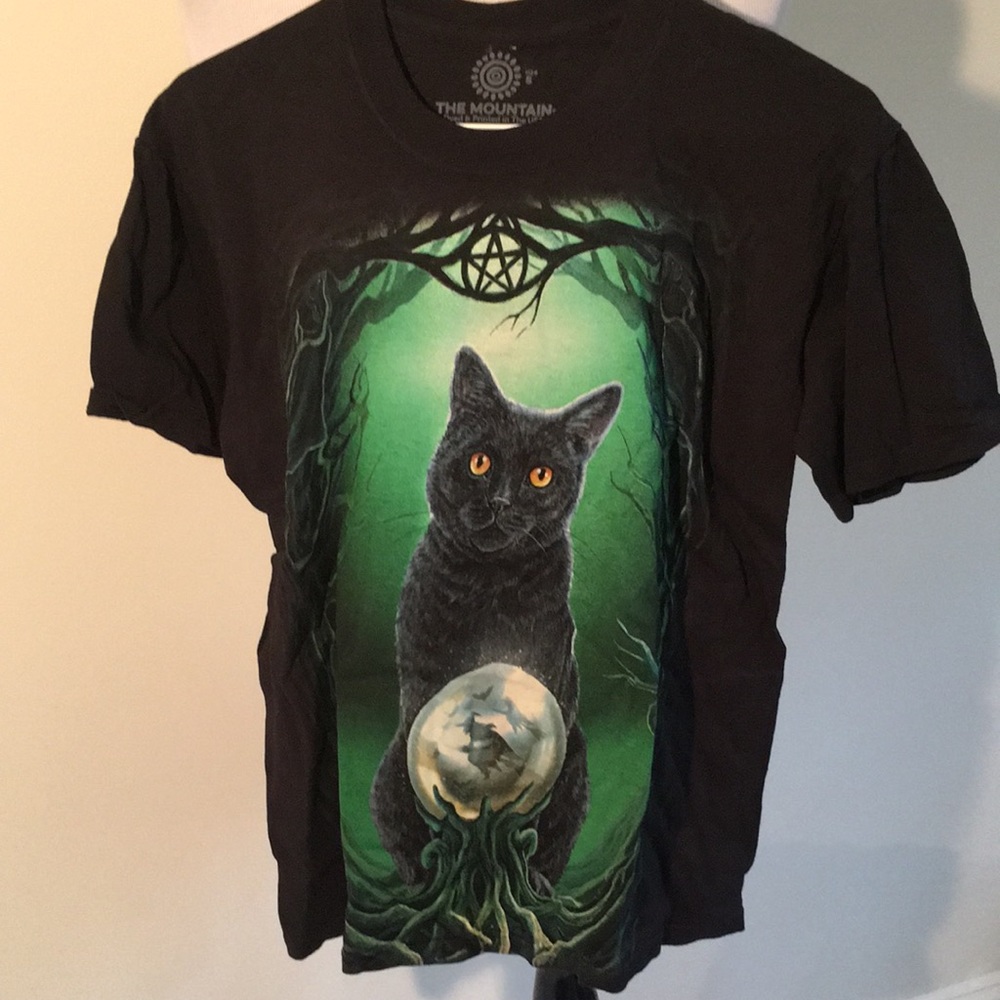 NWOT Black Cat/Witch/Pentagram T-shirt